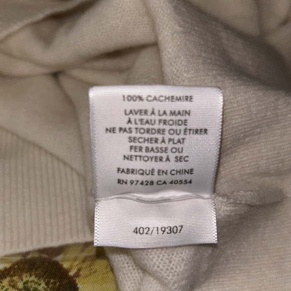 Essential Cashmere Crewneck - Picture 6 of 7